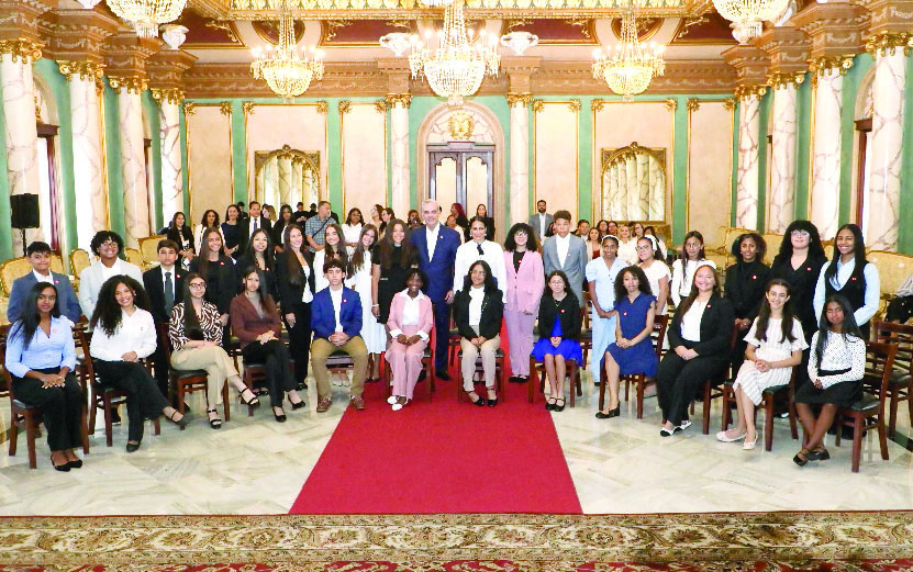 Estudiantes de origen dominicano visitan Palacio