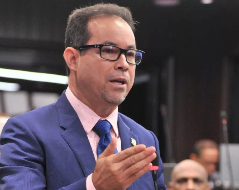 Diputados David y Yayo hacen robusta mayoría, reeligen Amado Díaz vocero PRM.