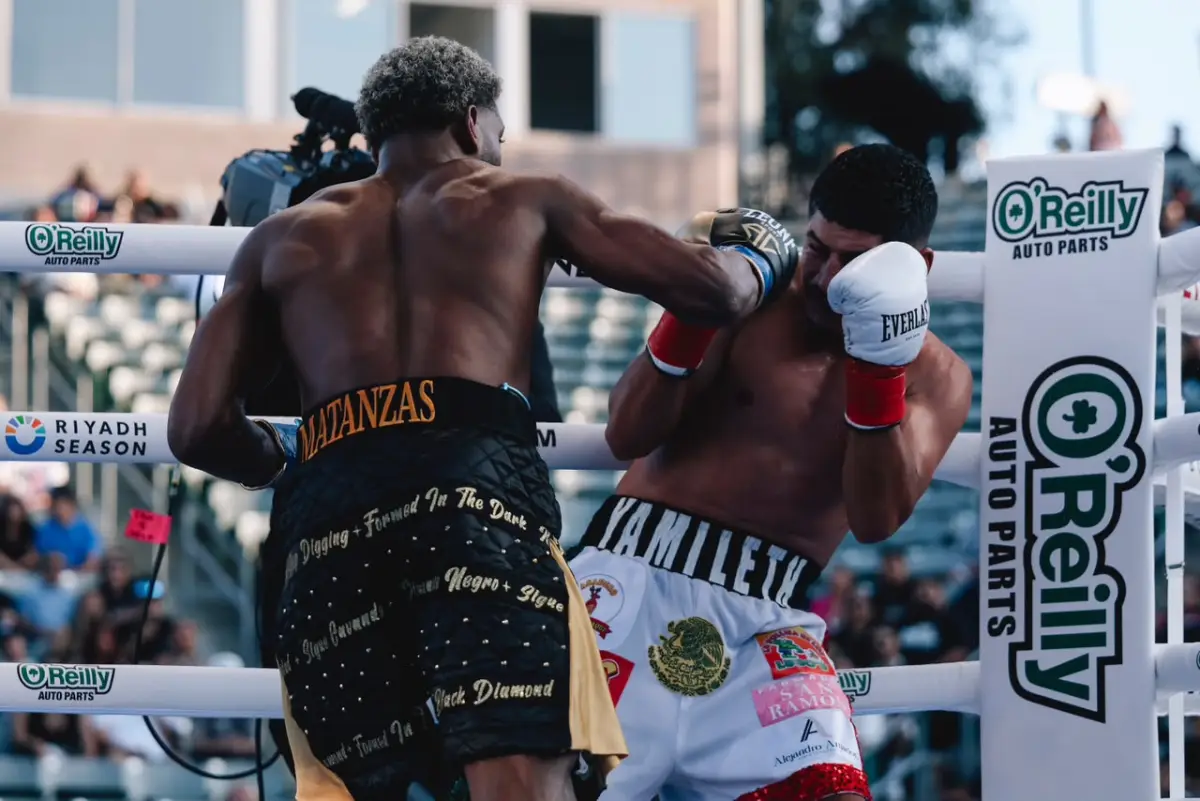 Andy Cruz impone su jerarquía ante Abraham Montoya y apunta a un título mundial en las 130 libras