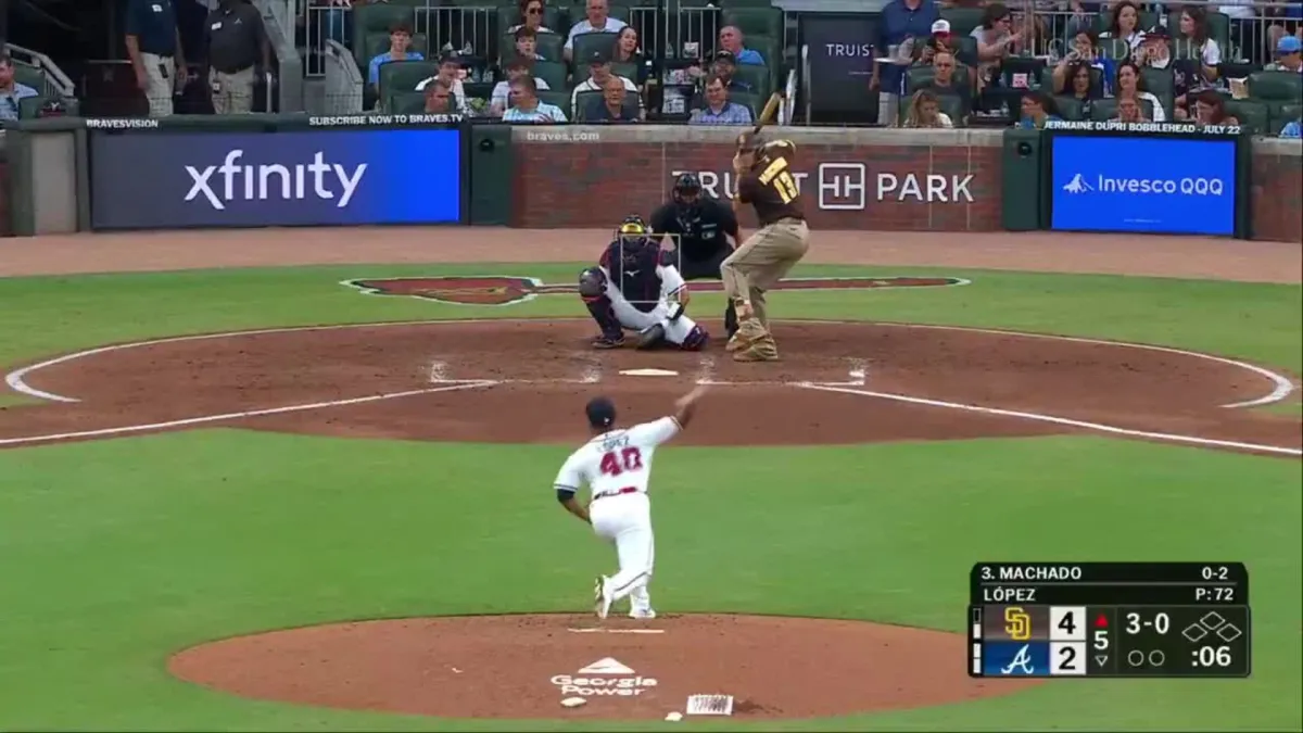 Machado conecta HR 21 de la temporada en partido de Padres ante Bravos