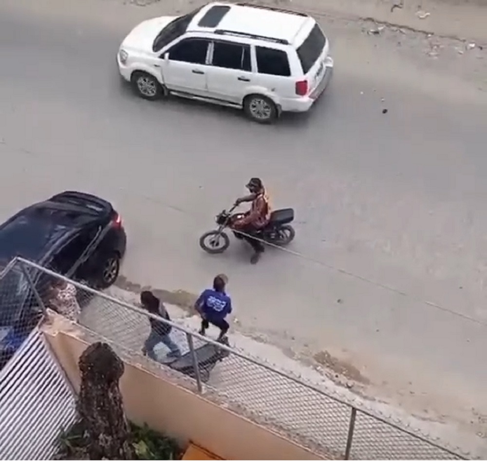 Mujer denuncia agresión e intento de atraco por parte de motoristas en La Ciénaga