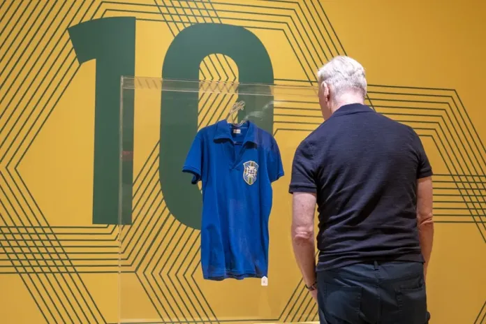 Camiseta que Pelé usó en final del Mundial de 1958 se subasta por 4,9 millones de dólares