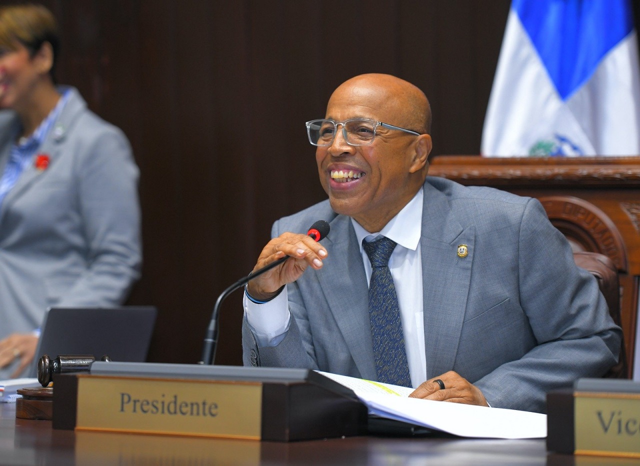 Diputados aprueban dos préstamos por 465 millones de dólares