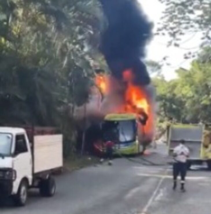 Nueve lesionados tras incendiarse autobús de Caribe Tours en la carretera La Vega-Jarabacoa