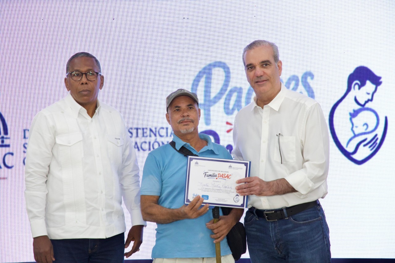 Presidente Abinader llama a los padres a cuidar y proteger siempre a sus familias