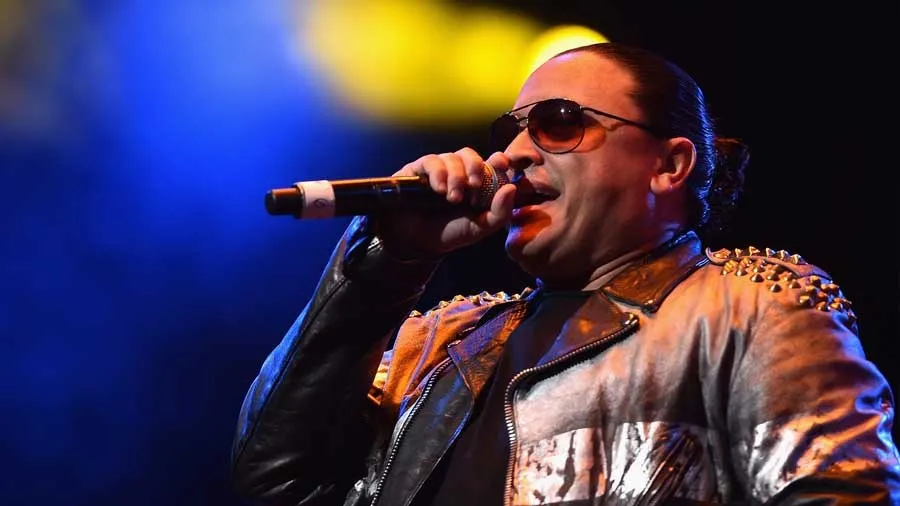 Elvis Crespo revela que puede retirarse con la cantidad de dinero que ha generado “Suavemente”