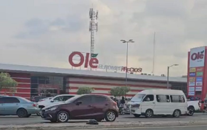 Conato de incendio afecta sucursal de Supermercados Olé en la Jacobo Majluta