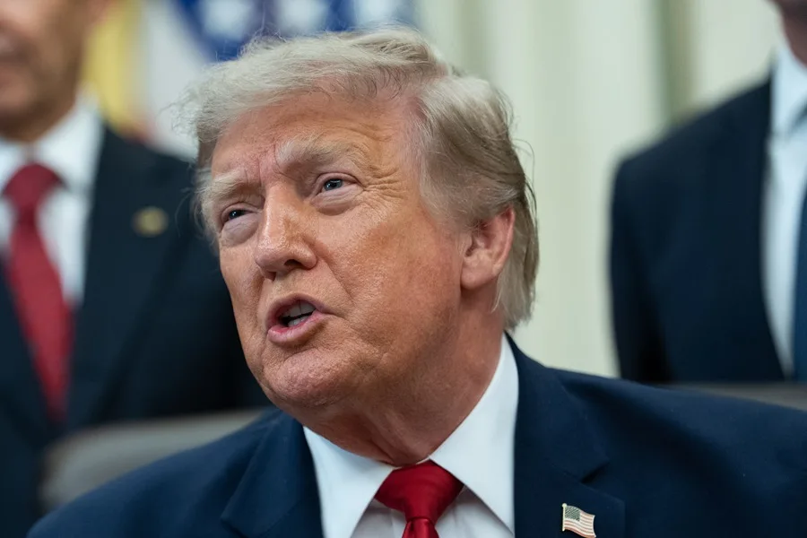 Trump impone aranceles del 50 % a la mayoría de las importaciones procedentes de Canadá