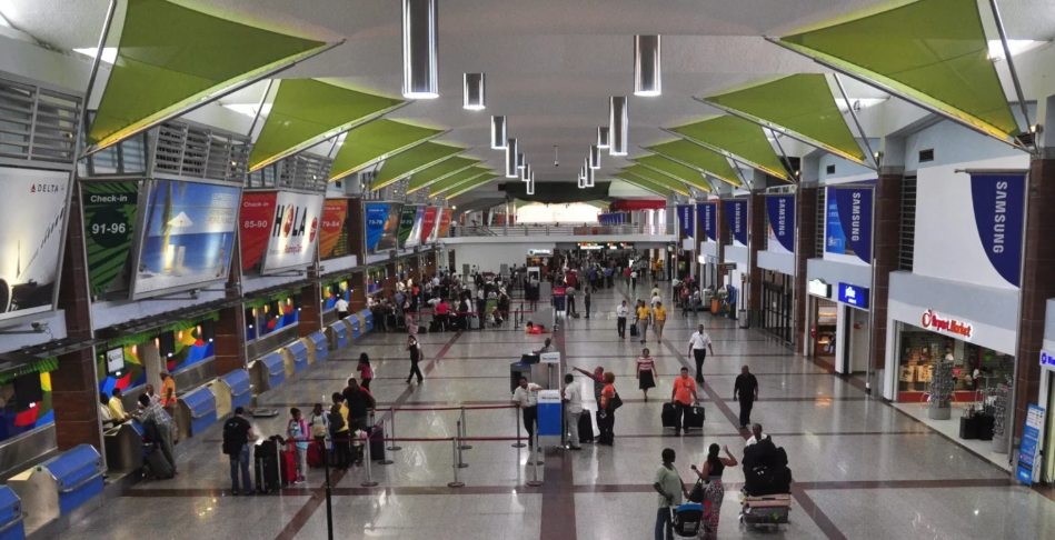 Cancelan vuelos hacia algunas ciudades de Estados Unidos por lluvias e inundaciones repentinas